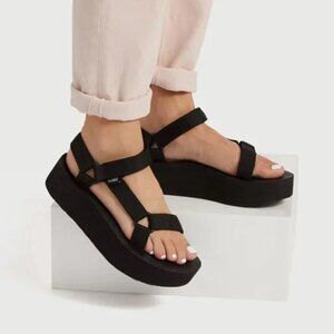 [NEW/BNIB] Teva Black Flatform Platform Universal Sandals - US 7 / EU 38 / UK 5